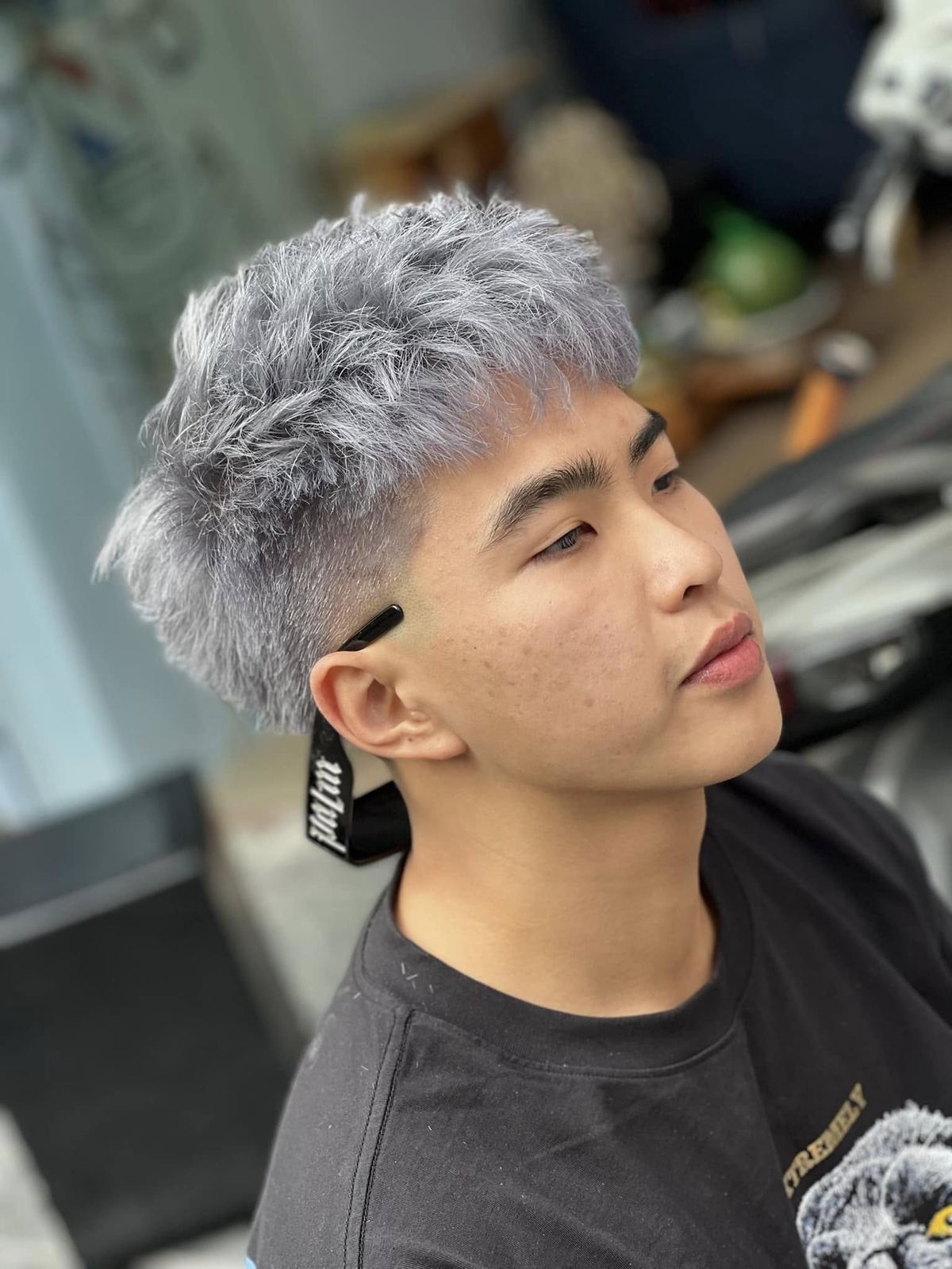 Kiểu tóc xám khói chải phồng
